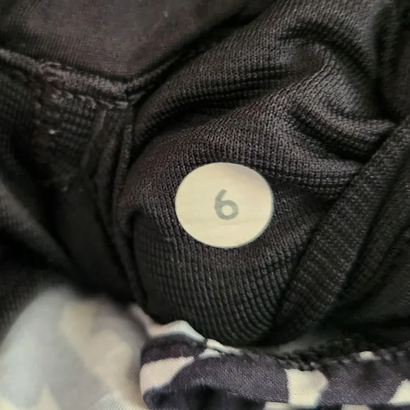 Lululemon Hotty Hot Short - Picture 9 of 10